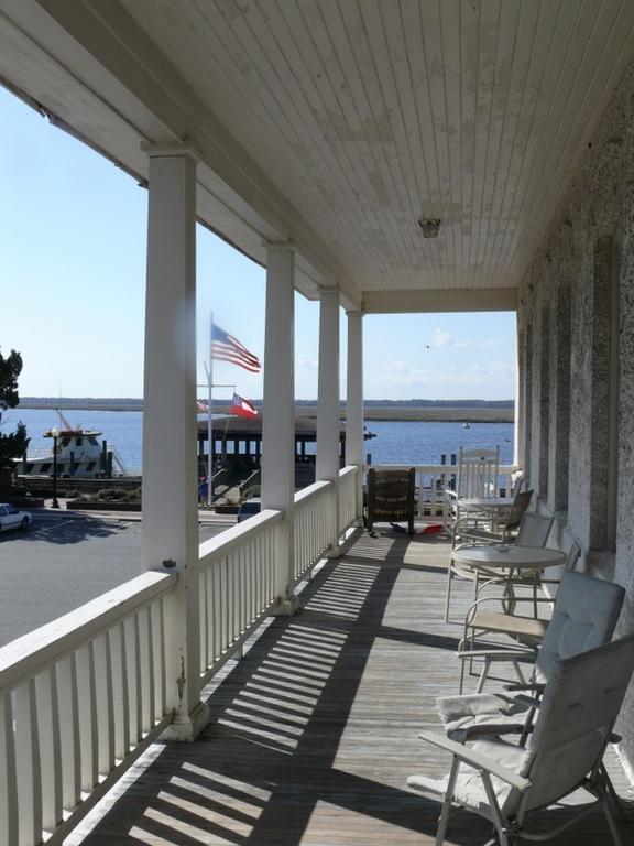 Riverview Hotel Saint Marys Exterior photo